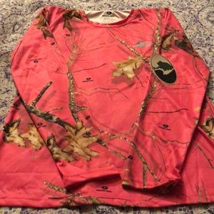 Women’s pink camp mossy oak long sleeve shirt